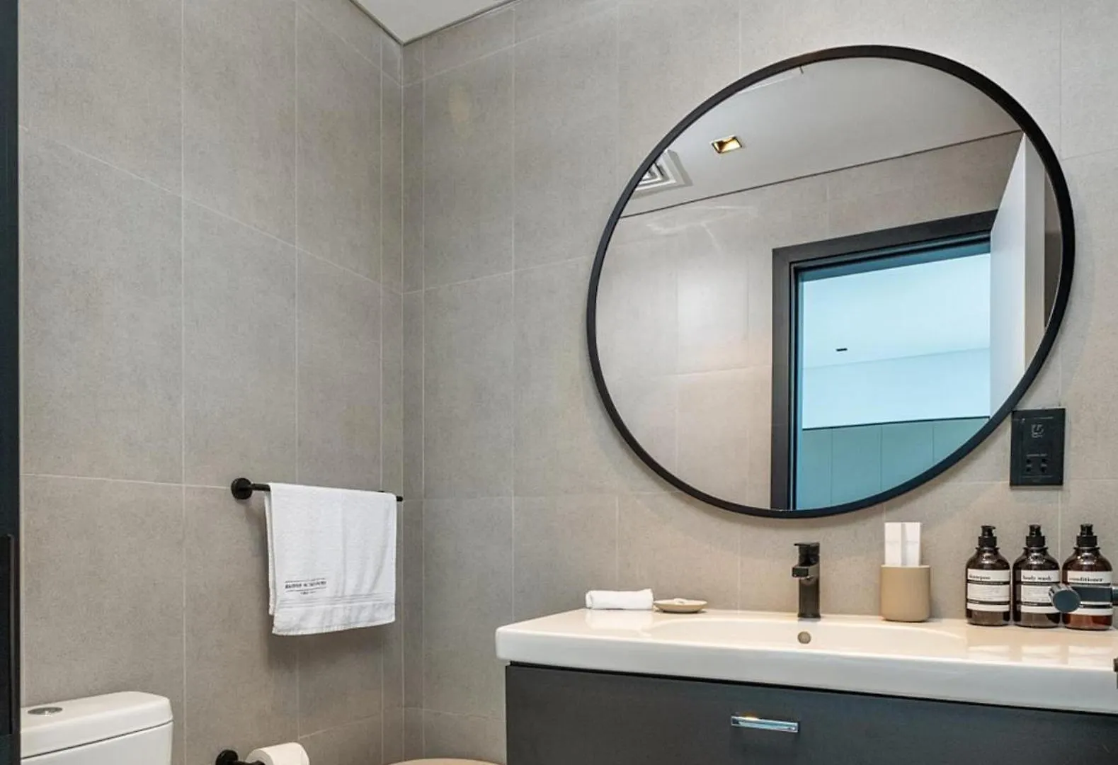 Luxurious 2Br W Waterfront And Burj Khalifa View Apartment Dubai